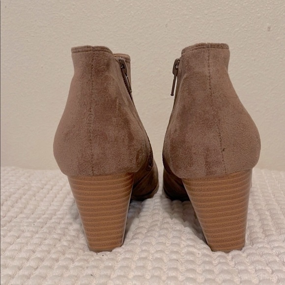 Brown Ankle Boots with Suede Finish and Wedge Heel, Side Zipper woman’s size 9 - Picture 5 of 9